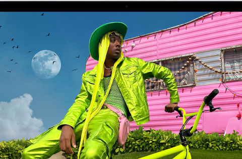 MacBook Air aperto per mostrare il display Liquid Retina