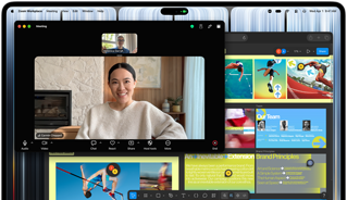 MacBook Pro con display PROLED XDR, finestra di una videochiamata in corso, Inquadratura automatica mantiene la persona al centro della scena