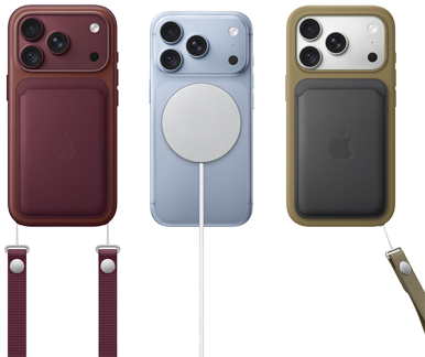 Da sinistra a destra: iPhone 18 Pro con custodia in pelle borgogna e laccetto da polso borgogna, iPhone 18 Pro ghiacciaio con alimentatore MagSafe bianco agganciato, iPhone 18 Pro color argento con portafoglio in pelle verde e laccetto da polso