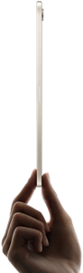 Una mano che tiene un iPad mini mostrato di lato, design sottile e leggerissimo