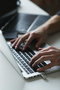 hacker-man-laptop