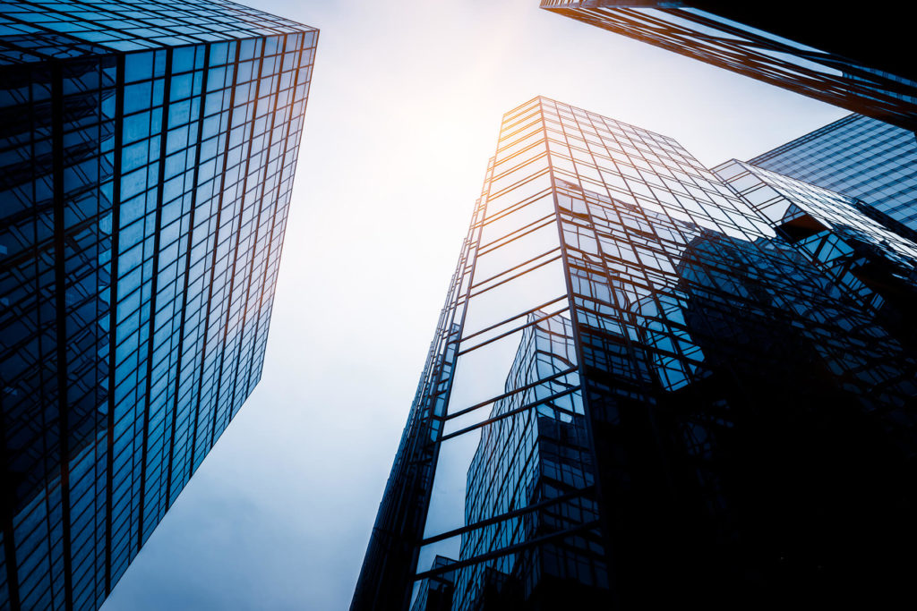 low-angle-view-of-skyscrapers-2 MMN | Sostituisci i vecchi device con il nuovo iPad Pro